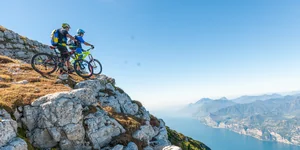 Mountainbiking auf den Bergen am nördlichen Gardasee