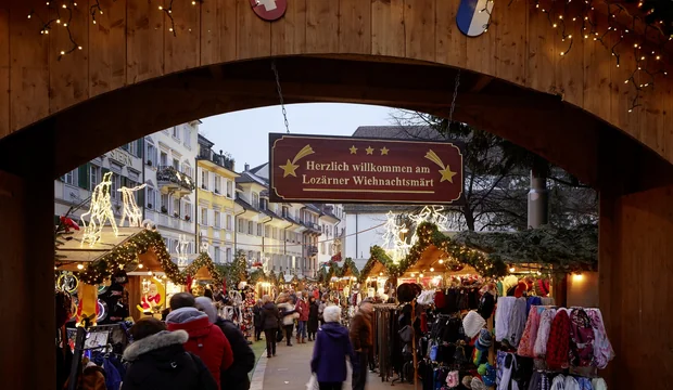 Weihnachtsmarkt am Franziskanerplatz in Luzern