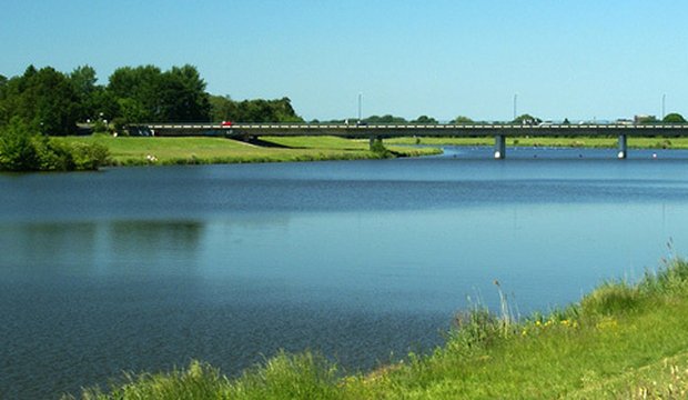 Blick auf die Wilhelm-Kaisen-Brücke am Werdersee Werdersee