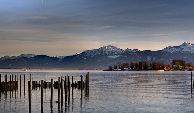 Chiemsee mit Fraueninsel im Winter Chiemsee mit Fraueninsel im Winter