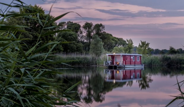 Hausboot-Urlaub auf dem See Hausboot-Special