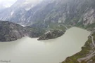 Ausblick auf den Grimselsee aus den Bergen