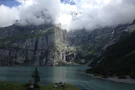 Tiefe Wolken über dem Oeschinensee