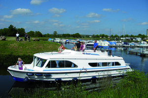 Das Bootsmodell Calypso auf dem Wasser Le Boat Calypso