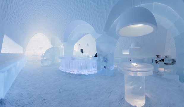 ICEBAR BY ICEHOTEL LOST AND FOUND by Jens Thoms Ivarsson, Tjåsa Gusfors & Maurizio Perron (Foto: Christopher Hauser) ICEBAR BY ICEHOTEL LOST AND FOUND by Jens Thoms Ivarsson, Tjåsa Gusfors & Maurizio Perron (Foto: Christopher Hauser)
