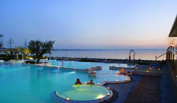Pool der Therme di Sirmione am Gardasee Pool der Therme di Sirmione am Gardasee