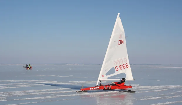 Wettbewerb im Eissegeln