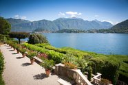 Der Garten der Villa Carlotta mit Blick über den Comer See Der Garten der Villa Carlotta mit Blick über den Comer See