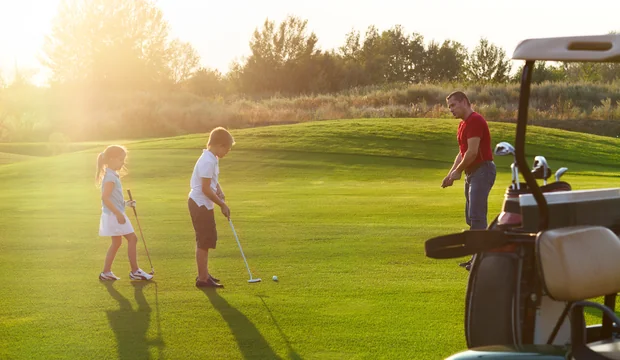 Kinder beim Golftraining Kinder beim Golftraining