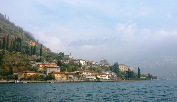 Lago d'Iseo Blick aufs Ufer Lago d'Iseo Blick aufs Ufer
