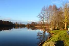 Grüne Wiese am Cramoner See