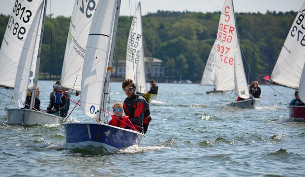 Familien lernen Segeln am Scharmützelsee Familien lernen Segeln am Scharmützelsee
