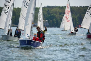 Familien lernen Segeln am Scharmützelsee