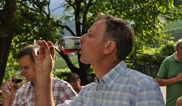 Weinverkostung des Kalterer Weins (wein.kaltern) Weinverkostung des Kalterer Weins (wein.kaltern)