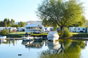 Campingurlaub am See, Foto: © joyt / Fotolia