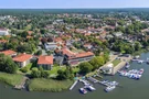 Das Seehotel Rheinsberg und die Umgebung aus der Vogelperspektive