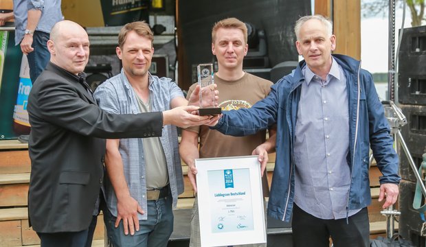 Übergabe des Pokals für den Helenesee, der Lieblingssee 2016 Übergabe des Pokals für den Helenesee, der Lieblingssee 2016