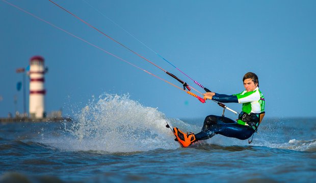 Kite-Surfen auf dem Neusiedler See (Foto: Neusiedler See Tourismus GmbH | Martin Reiter) Kite-Surfen auf dem Neusiedler See