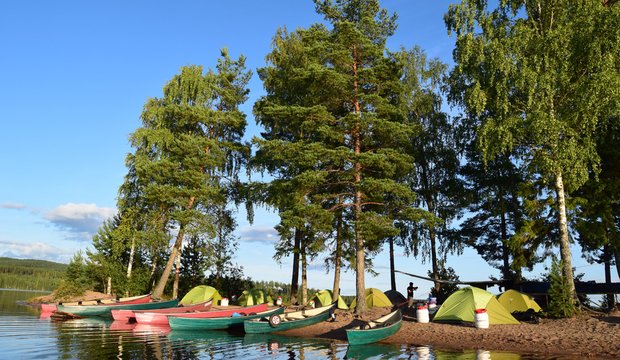 Abendlager auf der Kanureise durch Schweden Abendlager auf der Kanureise durch Schweden