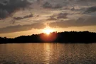 Der Katzensee im Licht der untergehenden Sonne 