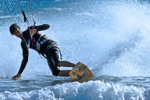 Kitesurfen: Ausrüstung und Kosten