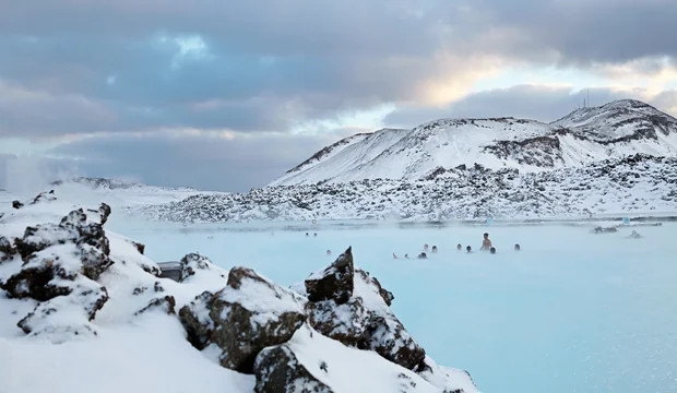 Verschneite Landschaft um die Blaue Lagune