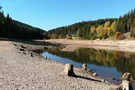 Der Lütschestausee im goldenen Herbst