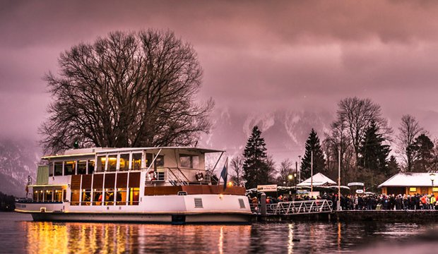 Pendelschiff zu den Weihnachtsmärkten am Tegernsee Pendelschiff zu den Weihnachtsmärkten am Tegernsee