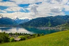 Blick vom Mitterberg auf den Zeller See im Sommer