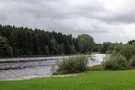 Auf der Liegewiese kann man den Tag am Engelsrieder See genießen