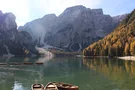 Erkundungstour mit dem Boot auf dem Pragser Wildsee