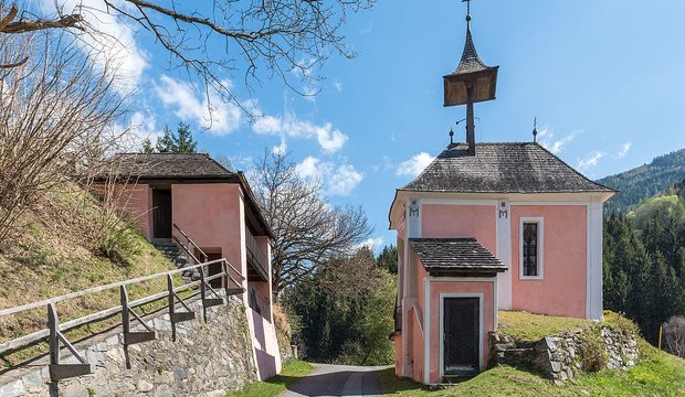 Die geteilte Kapelle Gmuend Kreuzbichl Die geteilte Kapelle Gmuend Kreuzbichl