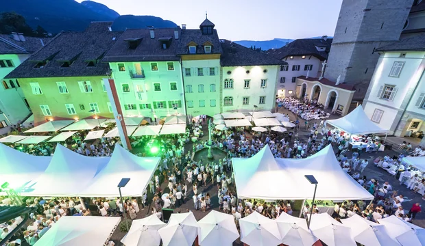 Kaltern ganz in weiß Kaltern ganz in weiß
