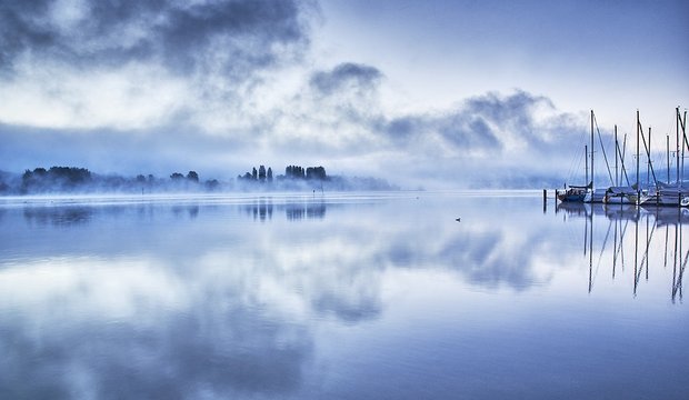 Spiegelung der Wolken im Bodensee