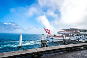 Schiff vom Beckried aus auf dem Vierwaldstättersee Schiff vom Beckried aus auf dem Vierwaldstättersee
