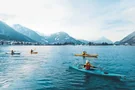 Kayakfahren auf dem Brienzersee in der Schweiz