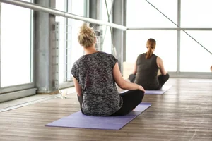Yoga in der "Bretterbude"
