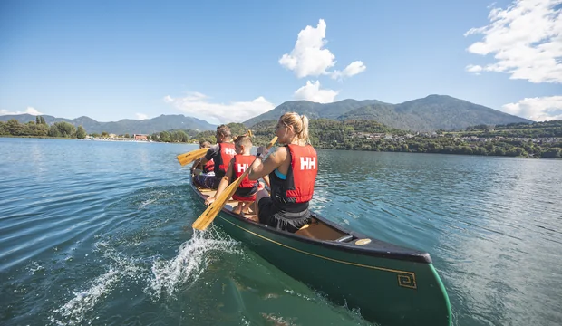 Vierer Kanu auf dem Lago di Caldonazzo