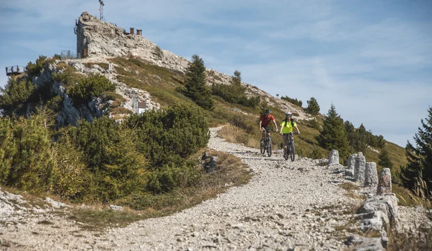 Steile Abfahrt für Mountainbiker im Vasugana Tal Steile Abfahrt für Mountainbiker im Vasugana Tal