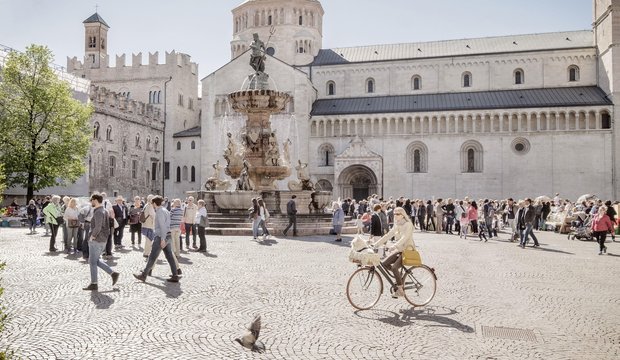 Valle dell'Adige - Trento - Piazza Duomo Valle dell'Adige - Trento - Piazza Duomo