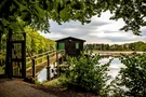 Blick auf die Fischerhütte am Langwuhrweiher