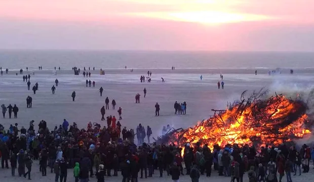 Osterfeuer am Nebeler Strand